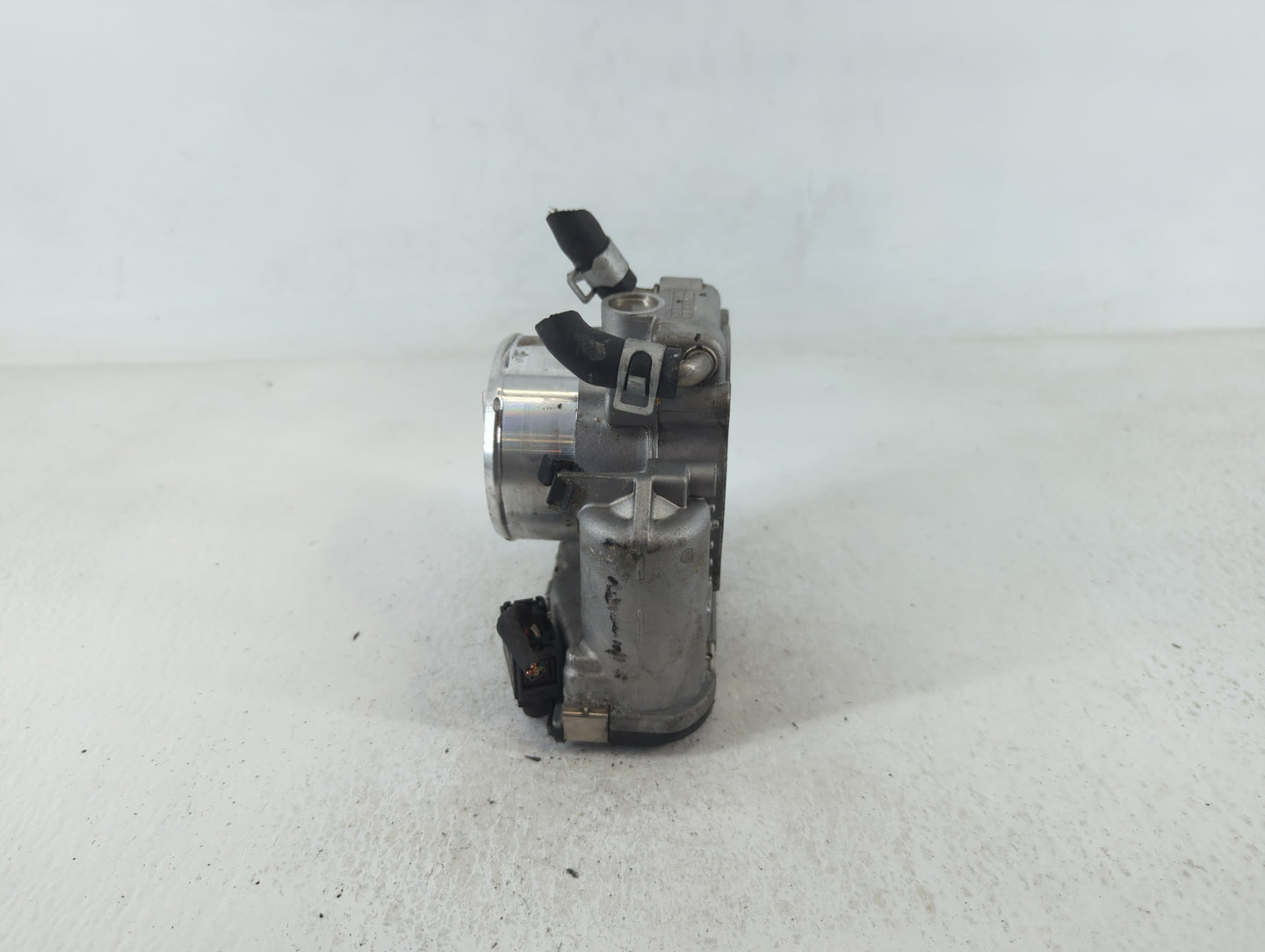 2017-2021 Kia Sportage Throttle Body P/N:35100-2G600 Fits Fits 2015 2016 2017 2018 2019 2020 2021 OEM Used Auto Parts - Oemu