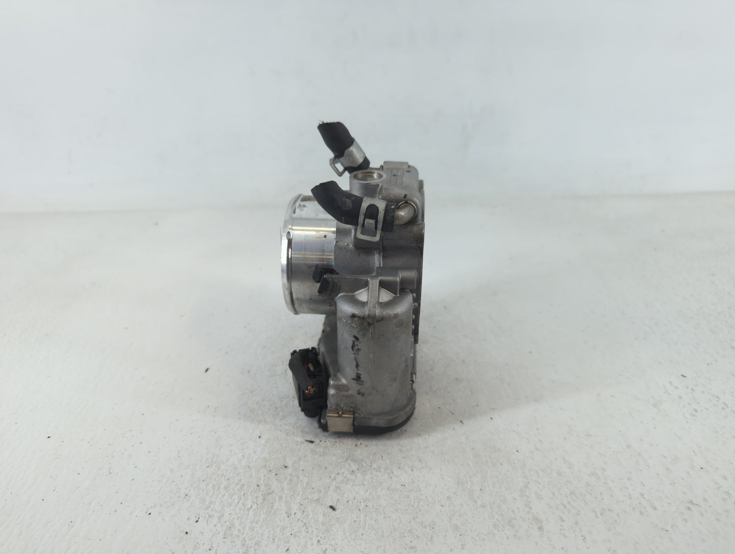2017-2021 Kia Sportage Throttle Body P/N:35100-2G600 Fits Fits 2015 2016 2017 2018 2019 2020 2021 OEM Used Auto Parts - Oemu