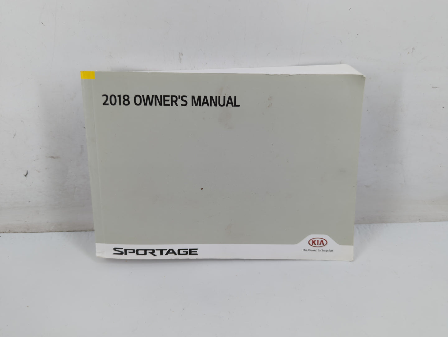 2018 Kia Sportage Owners Manual Book Guide P/N:ID9O-EC73A OEM Used Auto Parts - Oemusedautoparts1.com