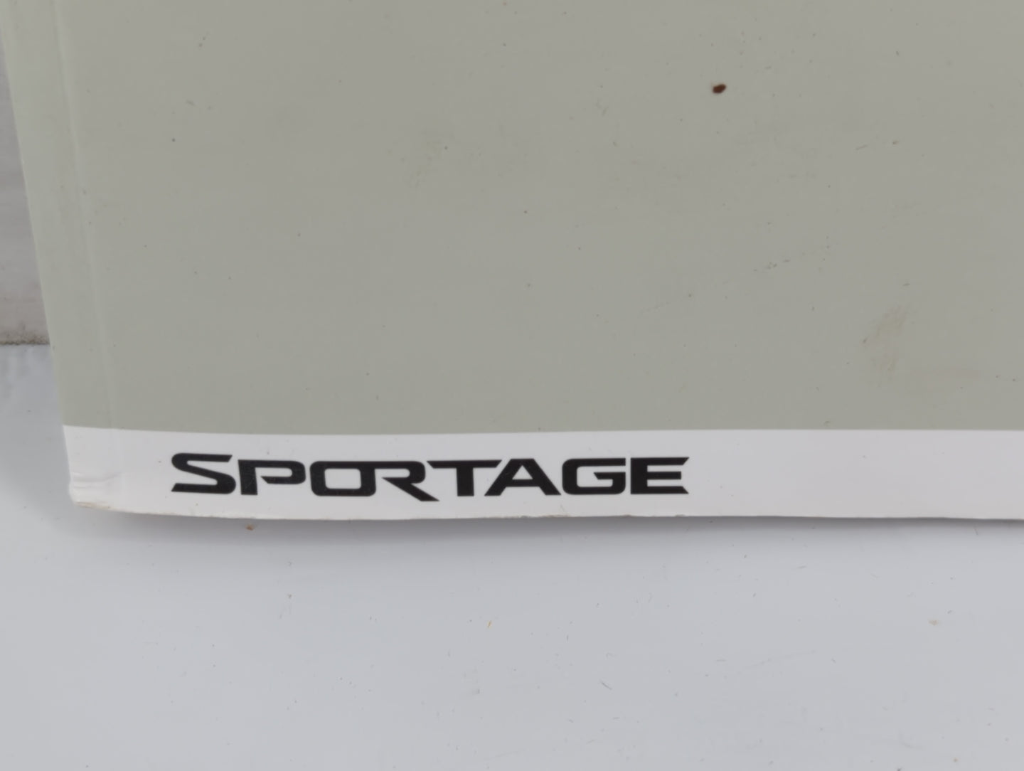 2018 Kia Sportage Owners Manual Book Guide P/N:ID9O-EC73A OEM Used Auto Parts - Oemusedautoparts1.com