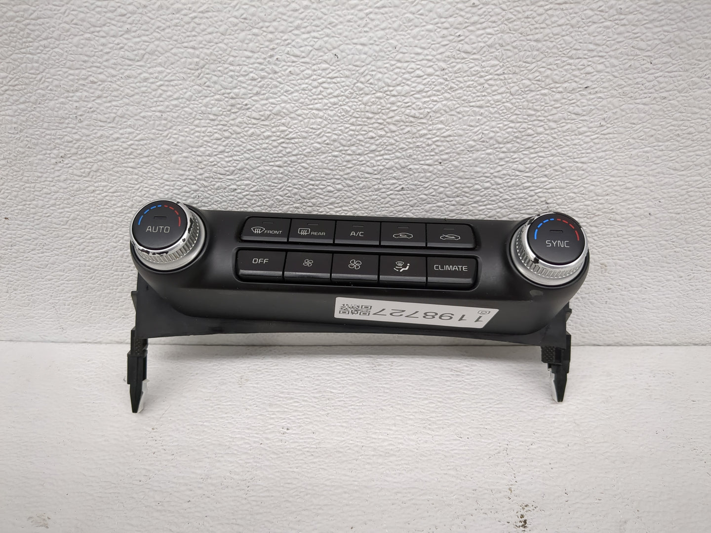 2018-2020 Kia Stinger Climate Control Module Temperature AC/Heater Replacement Fits Fits 2018 2019 2020 OEM Used Auto Parts 