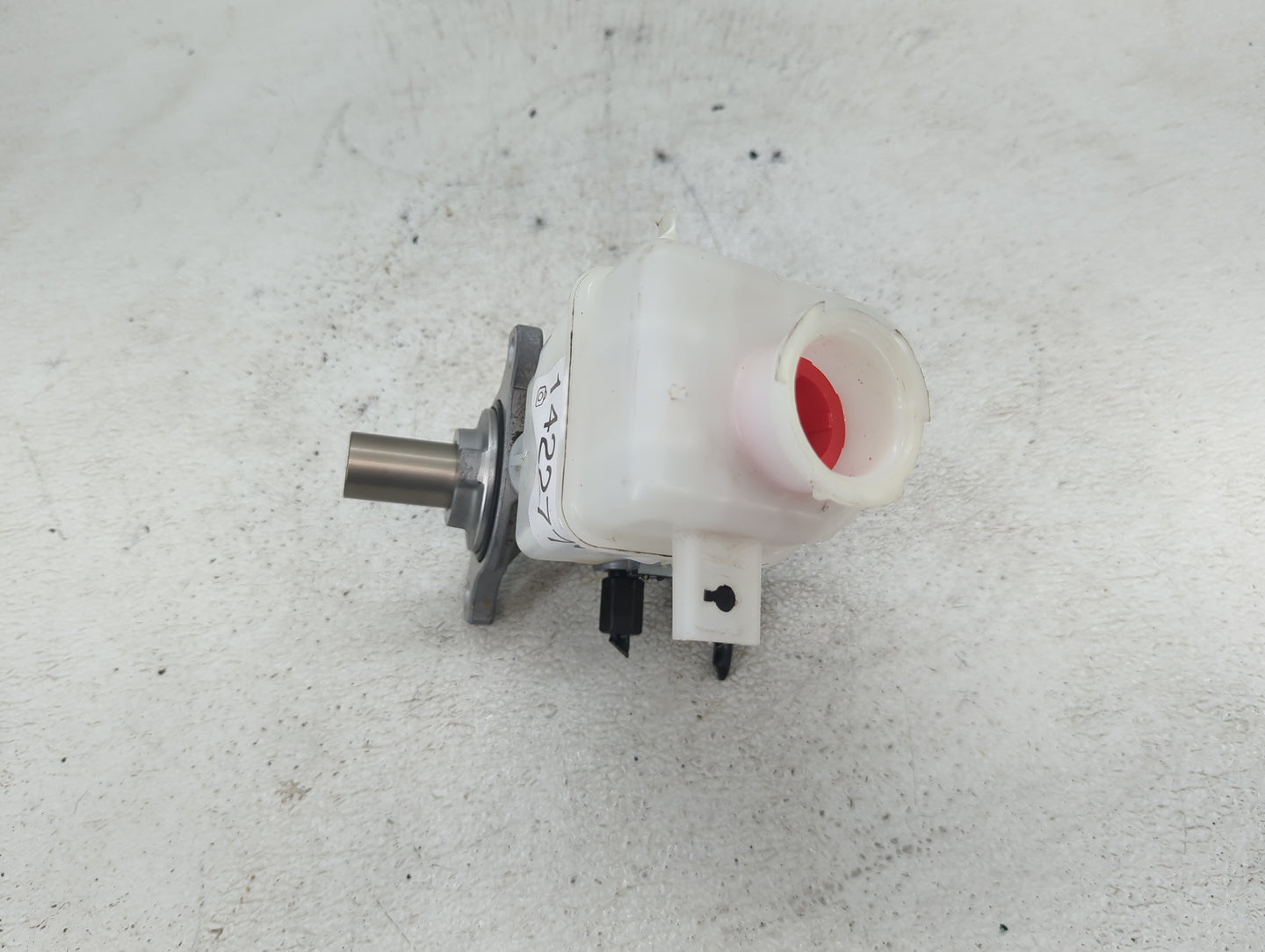 2018-2018 Kia Stinger Brake Master Cylinder - Oemusedautoparts1.com