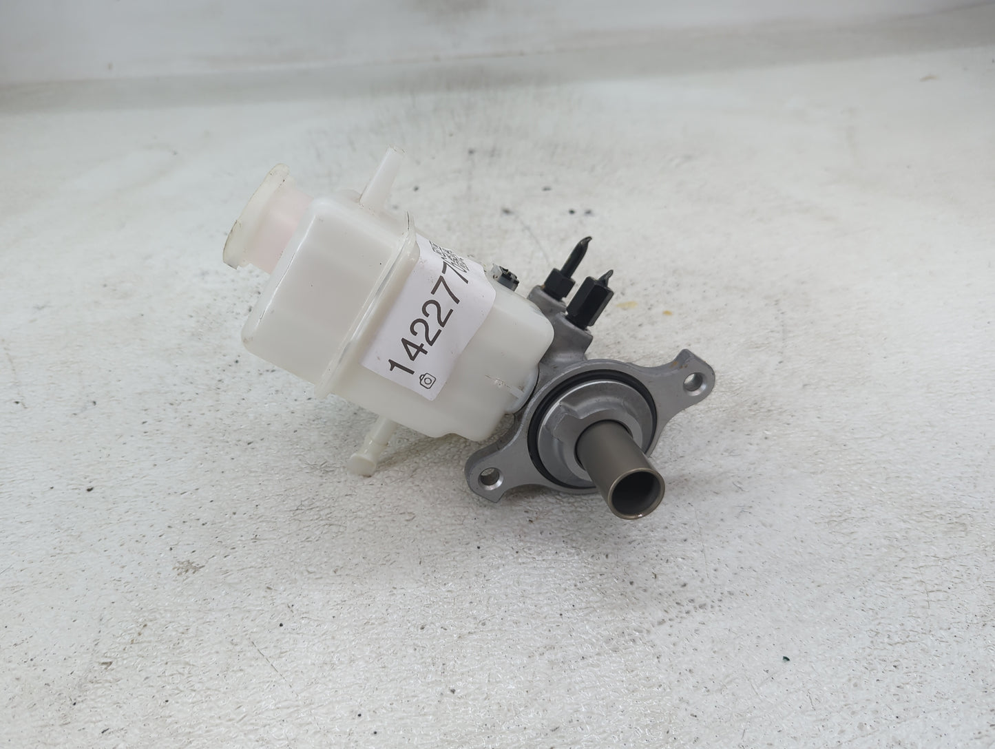 2018-2018 Kia Stinger Brake Master Cylinder - Oemusedautoparts1.com