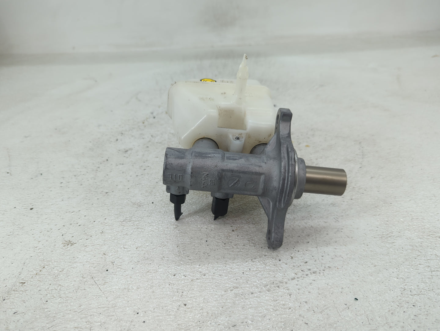 2018-2018 Kia Stinger Brake Master Cylinder - Oemusedautoparts1.com