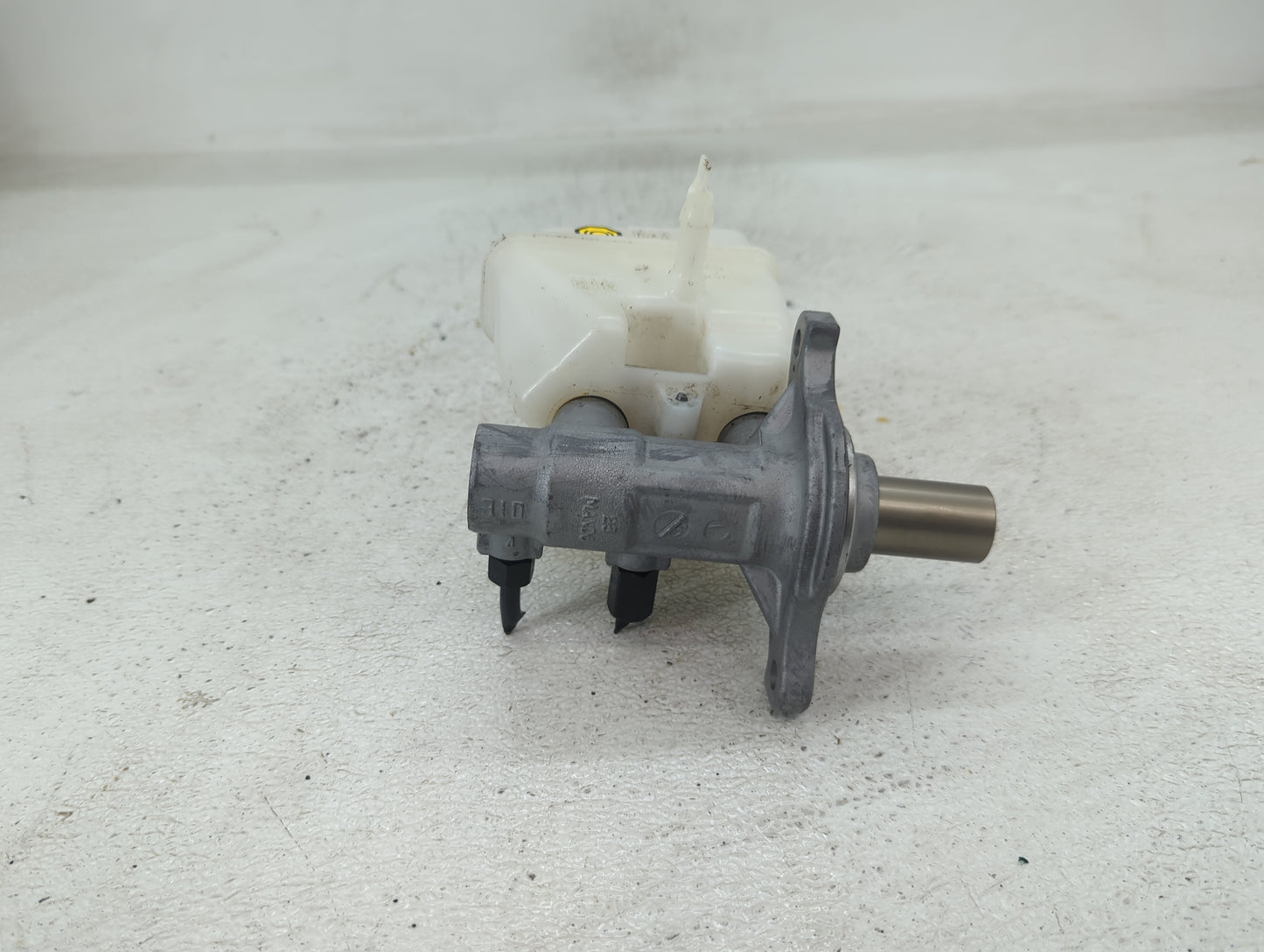 2018-2018 Kia Stinger Brake Master Cylinder - Oemusedautoparts1.com