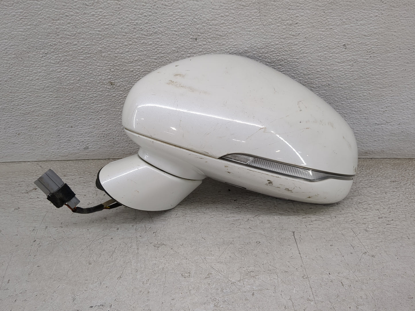 2018-2019 Kia Stinger Driver Side View Mirror - Left Door Mirror OEM Used - Oemusedautoparts1.com