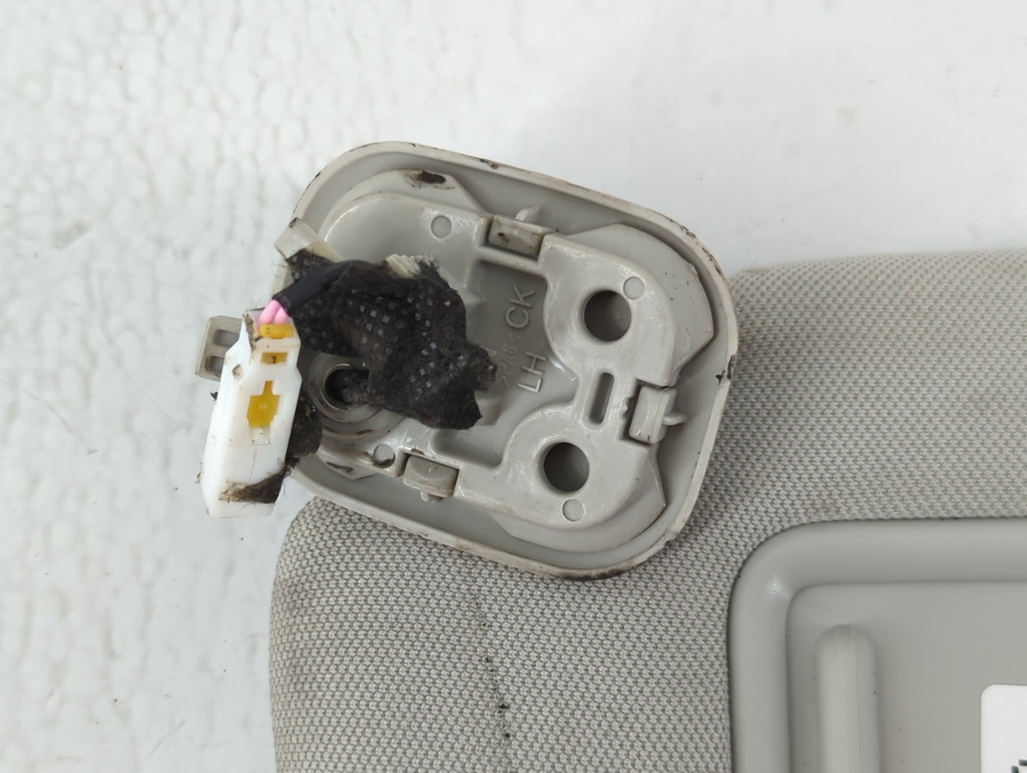 2018-2020 Kia Stinger Sun Visor Shade Replacement Driver Left Mirror Fits Fits 2018 2019 2020 OEM Used Auto Parts - Oemuseda