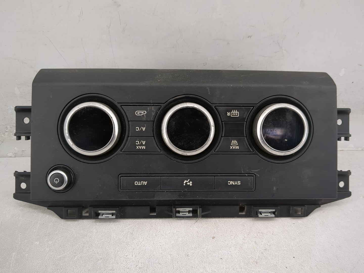 2018 Land Rover Discovery Ac Heater Climate Control Temperature Oem - Oemusedautoparts1.com