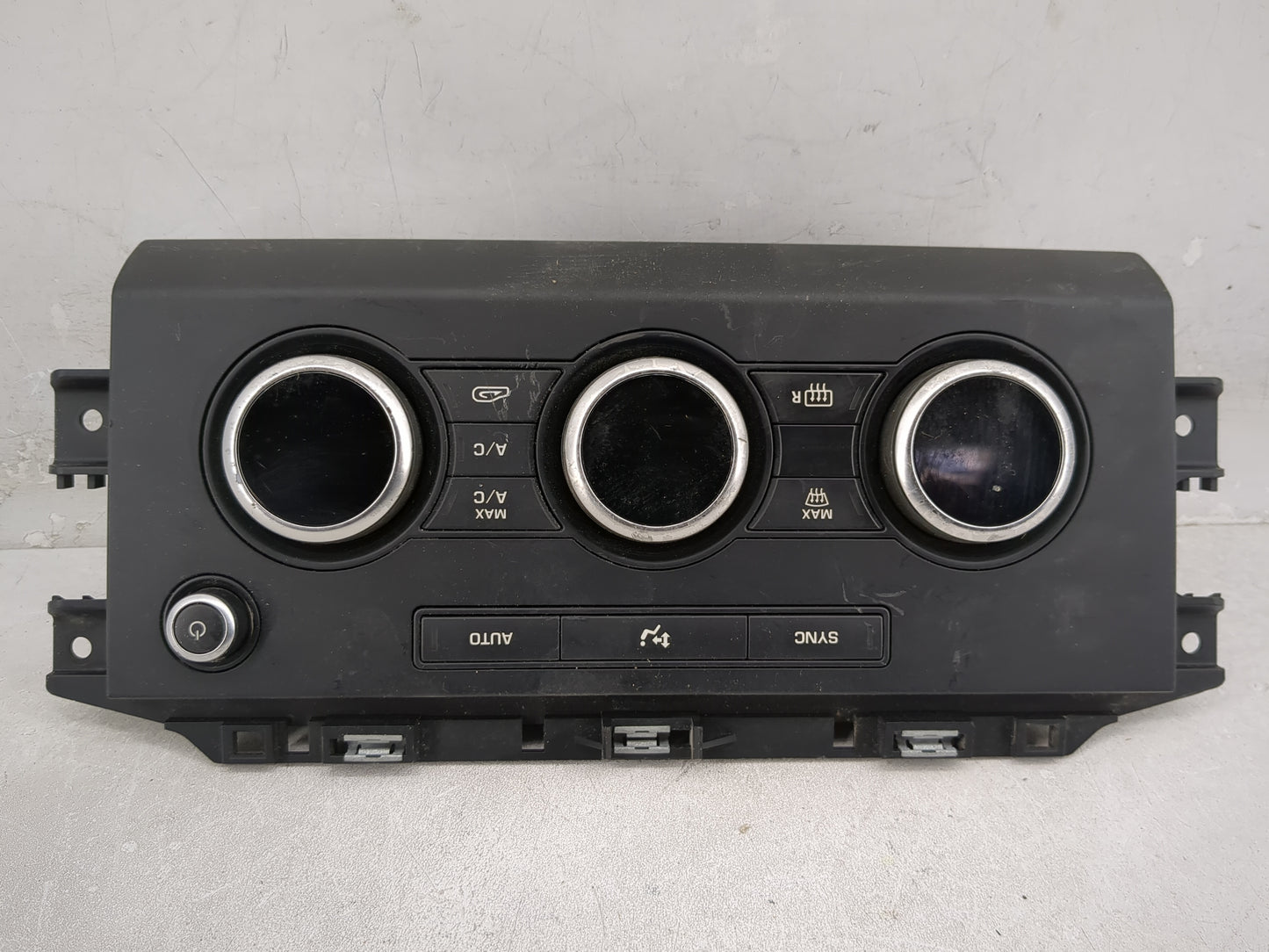 2018 Land Rover Discovery Ac Heater Climate Control Temperature Oem - Oemusedautoparts1.com