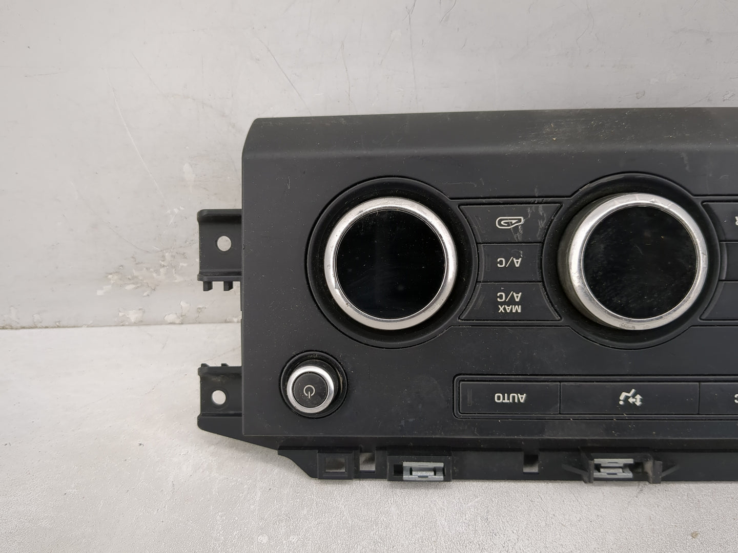2018 Land Rover Discovery Ac Heater Climate Control Temperature Oem - Oemusedautoparts1.com