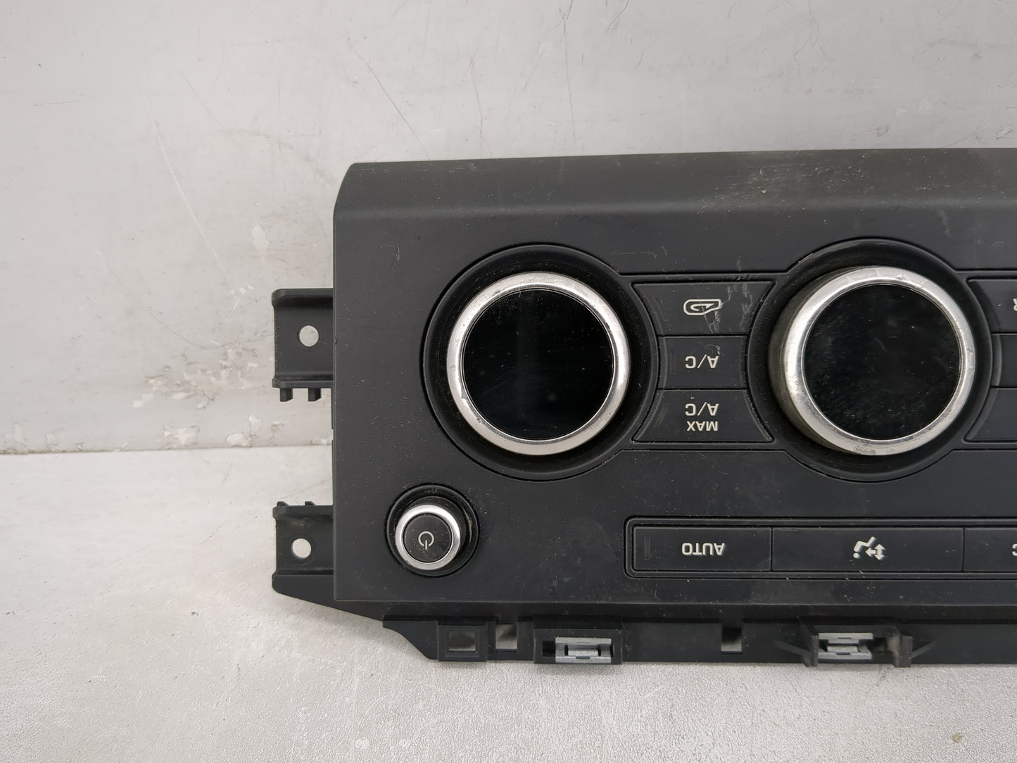 2018 Land Rover Discovery Ac Heater Climate Control Temperature Oem - Oemusedautoparts1.com