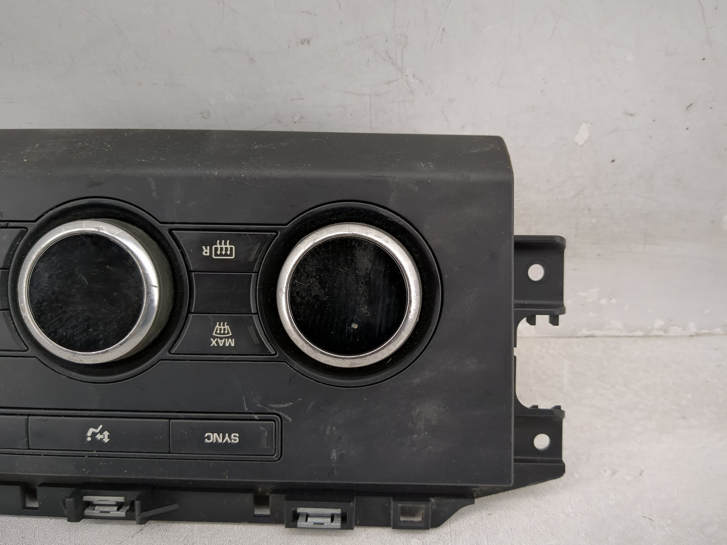 2018 Land Rover Discovery Ac Heater Climate Control Temperature Oem - Oemusedautoparts1.com