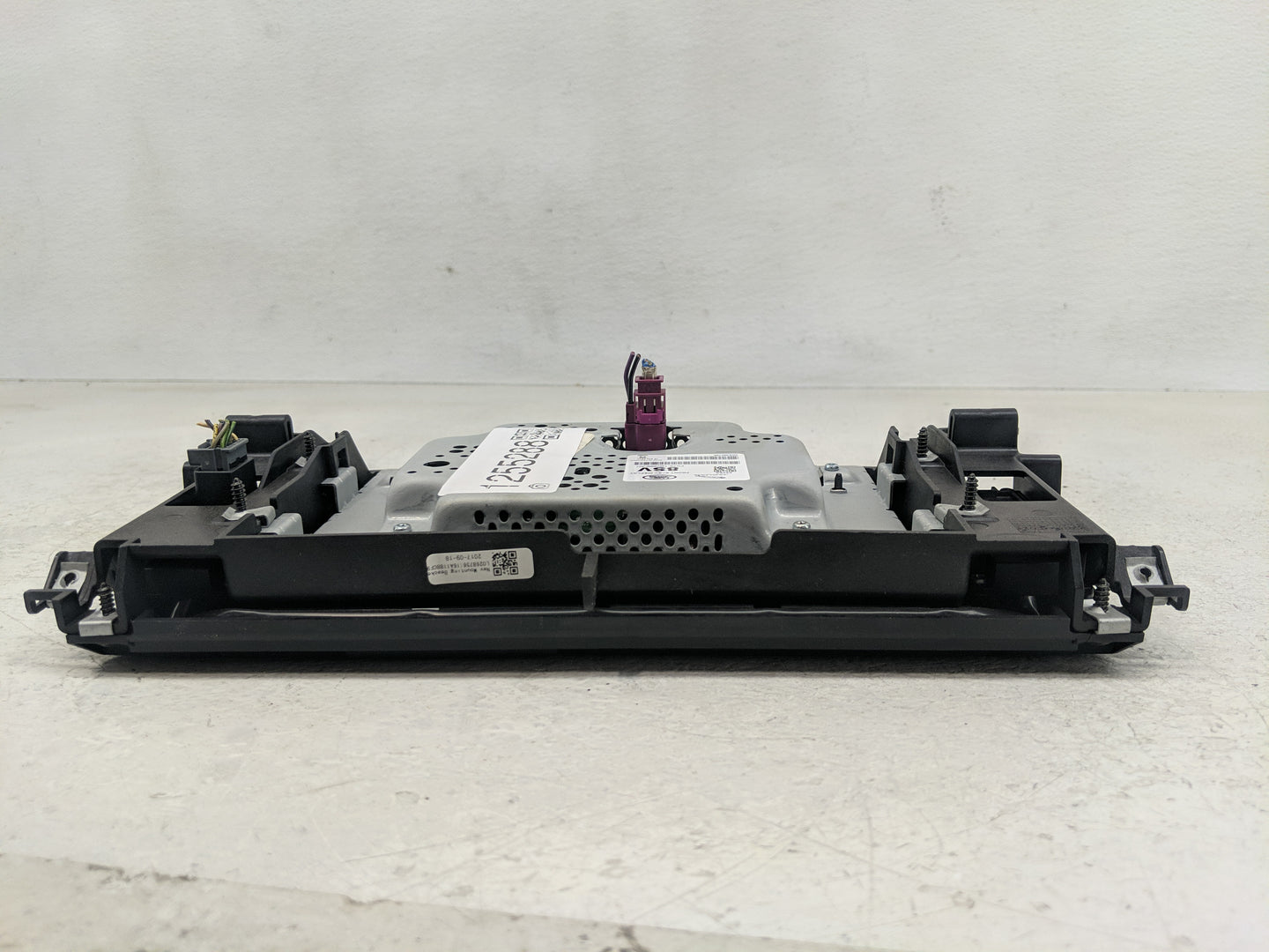 2018 Land Rover Discovery Sport Radio AM FM Cd Player Receiver Replacement P/N:FK72-19C299-AC Fits OEM Used Auto Parts - Oem