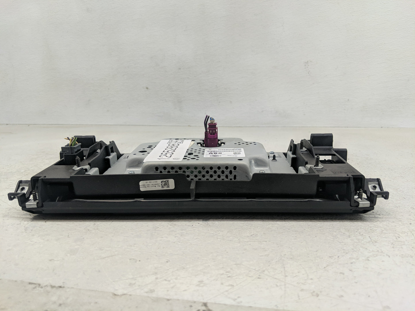 2018 Land Rover Discovery Sport Radio AM FM Cd Player Receiver Replacement P/N:FK72-19C299-AC Fits OEM Used Auto Parts - Oem