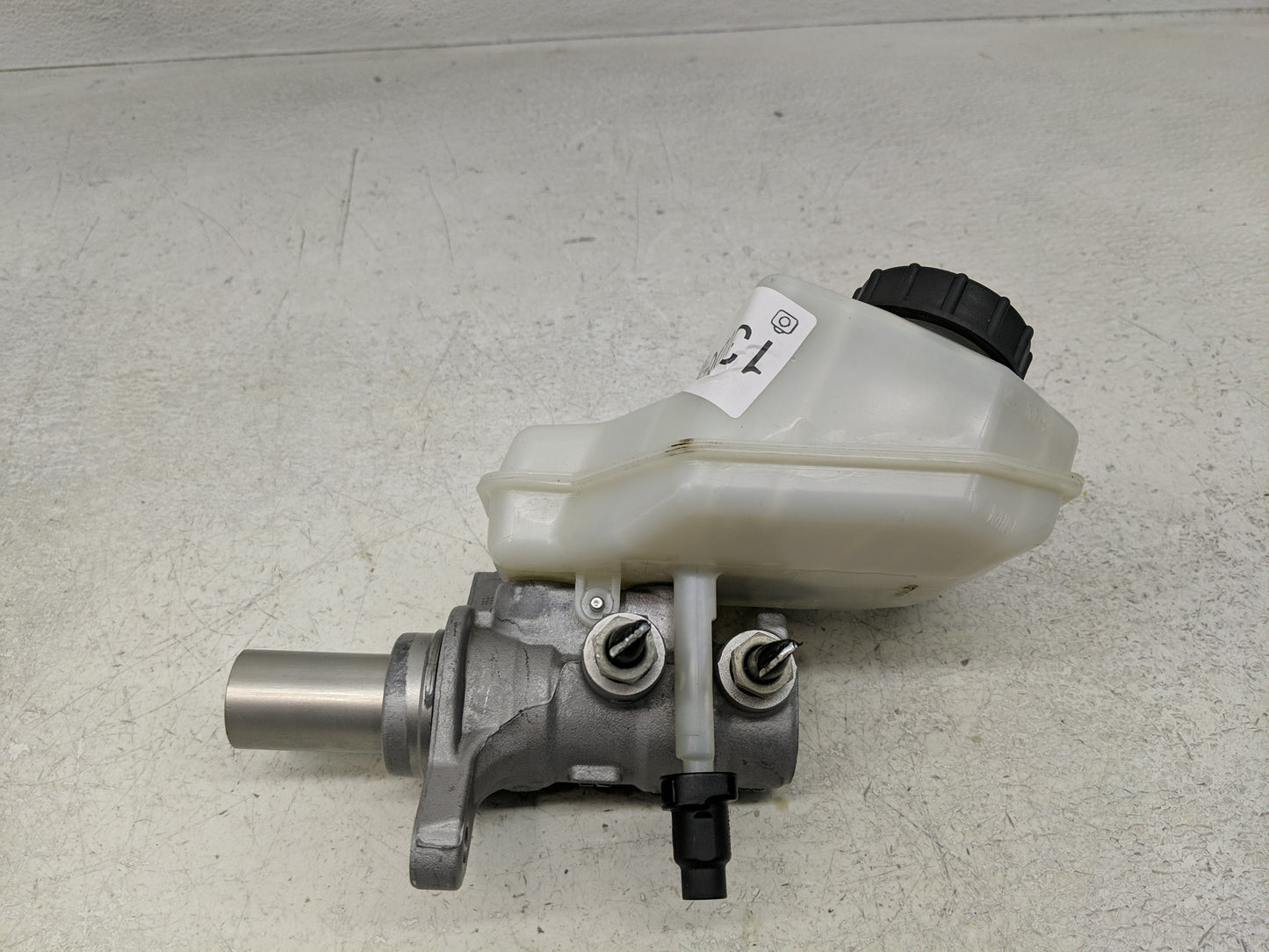 2015-2019 Land Rover Discovery Sport Brake Master Cylinder - Oemusedautoparts1.com