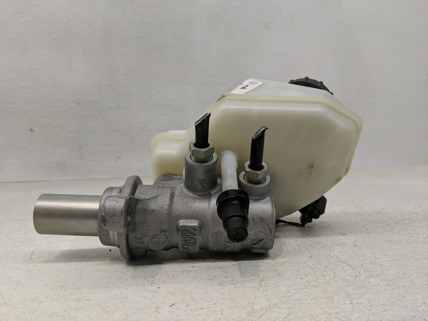 2015-2019 Land Rover Discovery Sport Brake Master Cylinder - Oemusedautoparts1.com