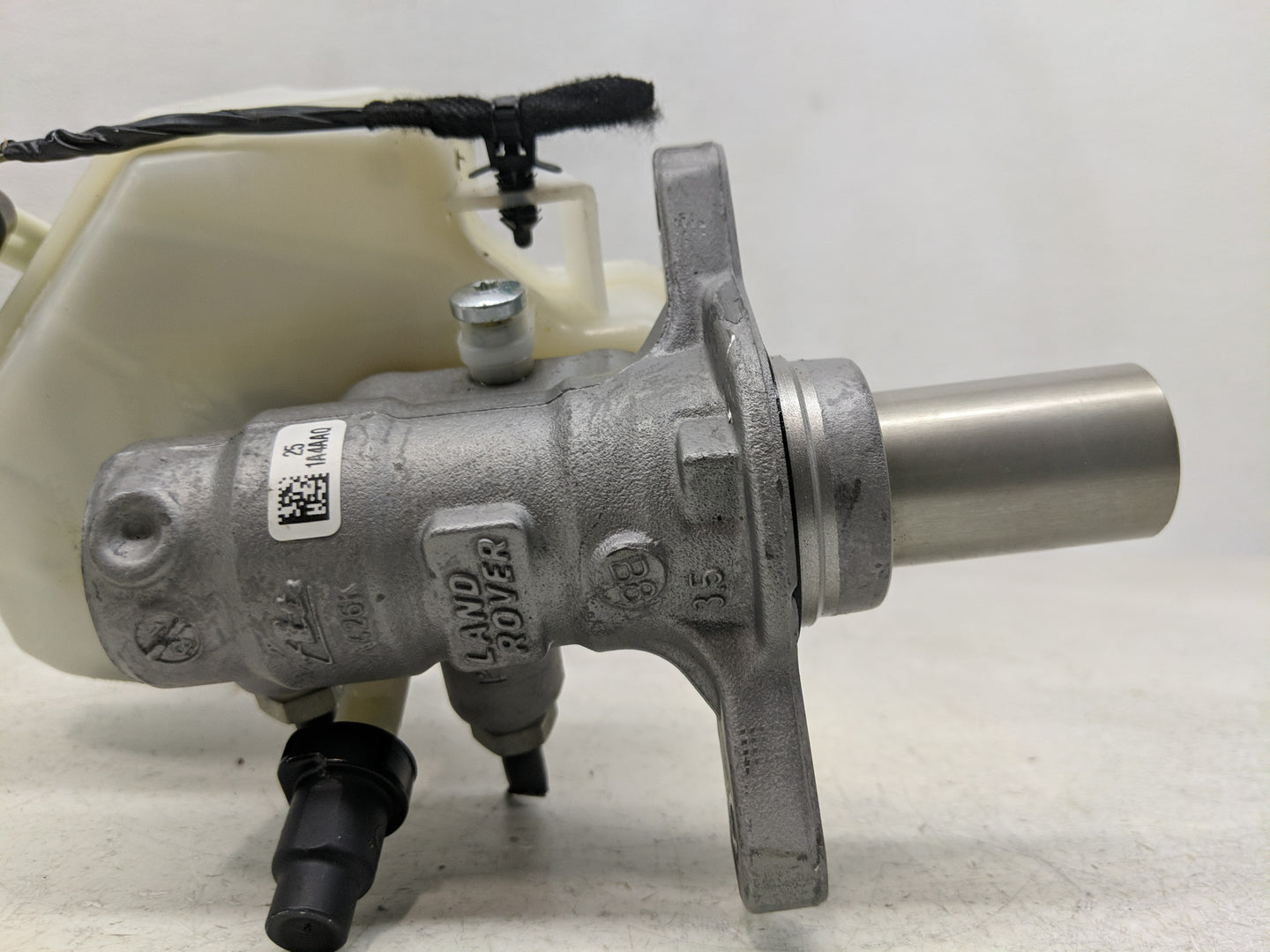 2015-2019 Land Rover Discovery Sport Brake Master Cylinder - Oemusedautoparts1.com