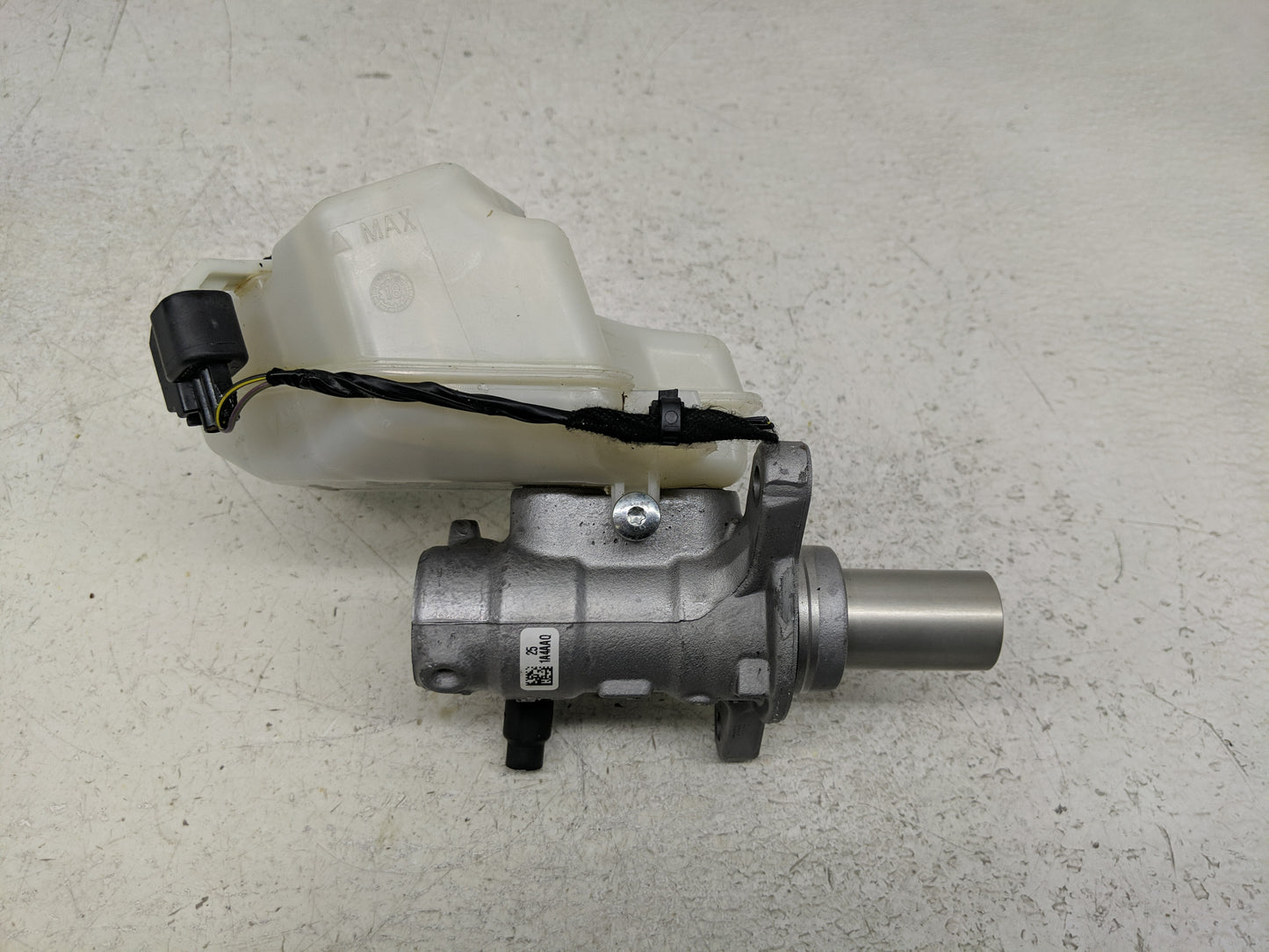 2015-2019 Land Rover Discovery Sport Brake Master Cylinder - Oemusedautoparts1.com