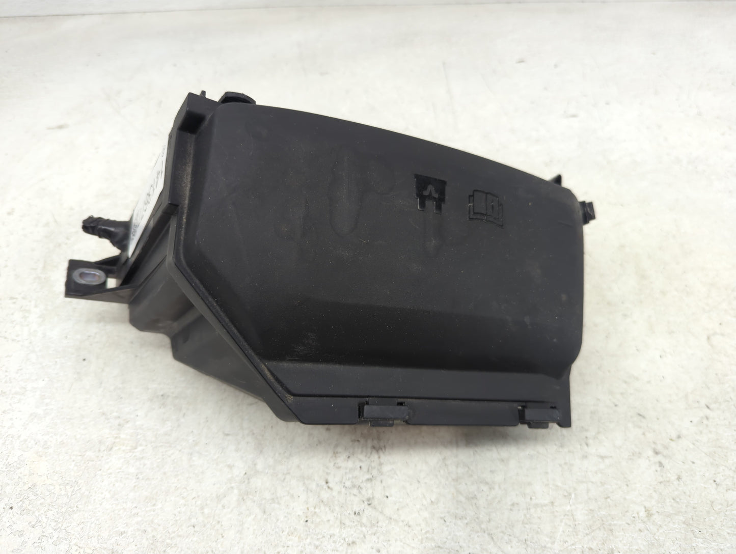 2018-2019 Land Rover Discovery Sport Fusebox Fuse Box Panel Relay Module Fits Fits 2018 2019 OEM Used Auto Parts - Oemusedau