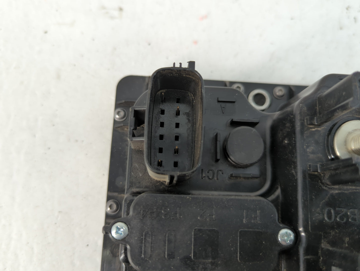 2018 Land Rover Range Rover OEM Dual Battery Junction Box - Oemusedautoparts1.com