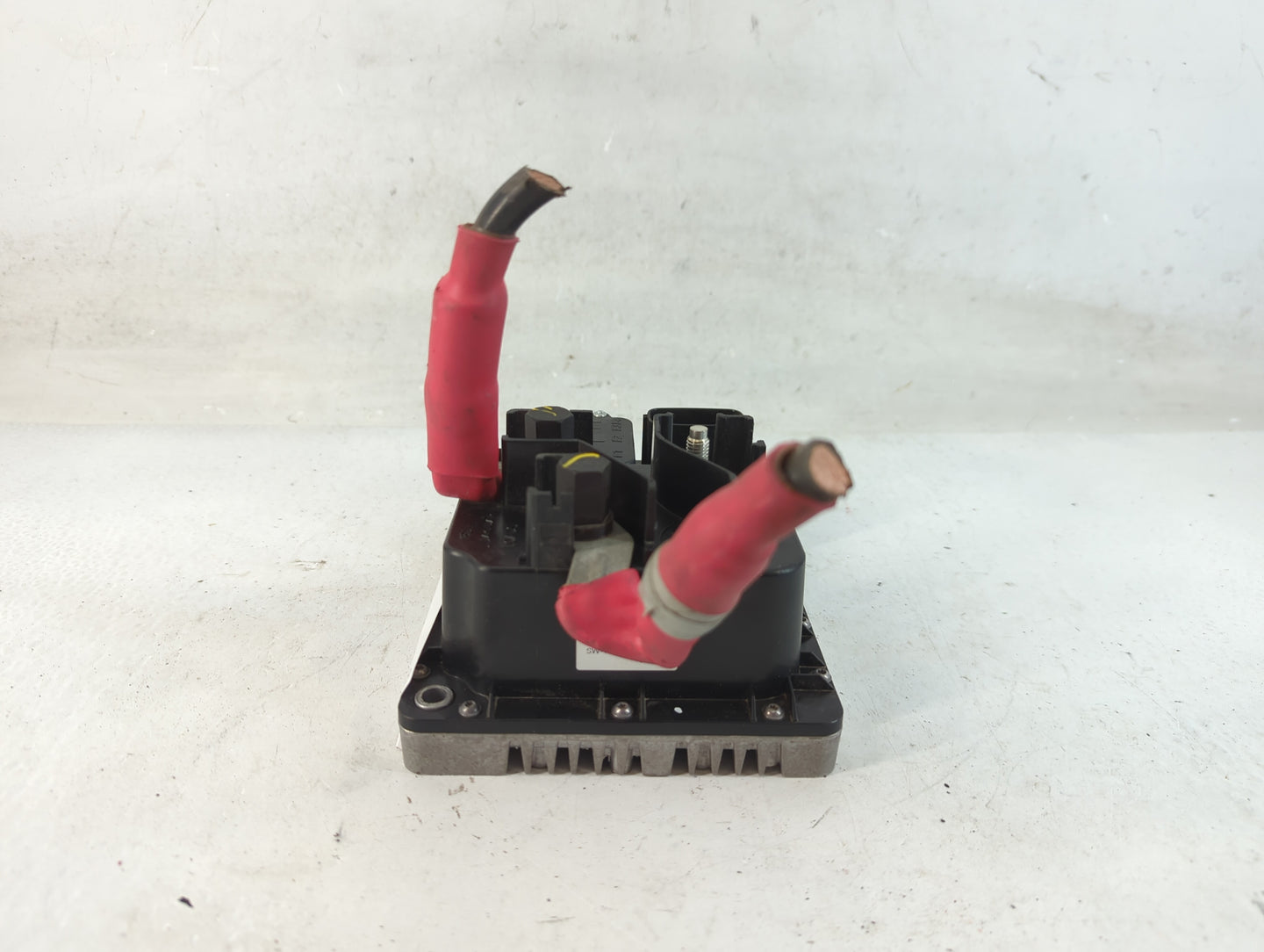 2018 Land Rover Range Rover OEM Dual Battery Junction Box - Oemusedautoparts1.com