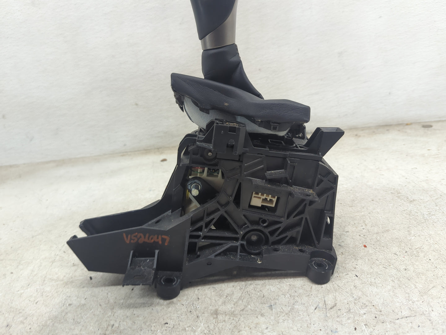 2018 Lexus Nx300 Floor Console Assembly Shifter Black - Oemusedautoparts1.com