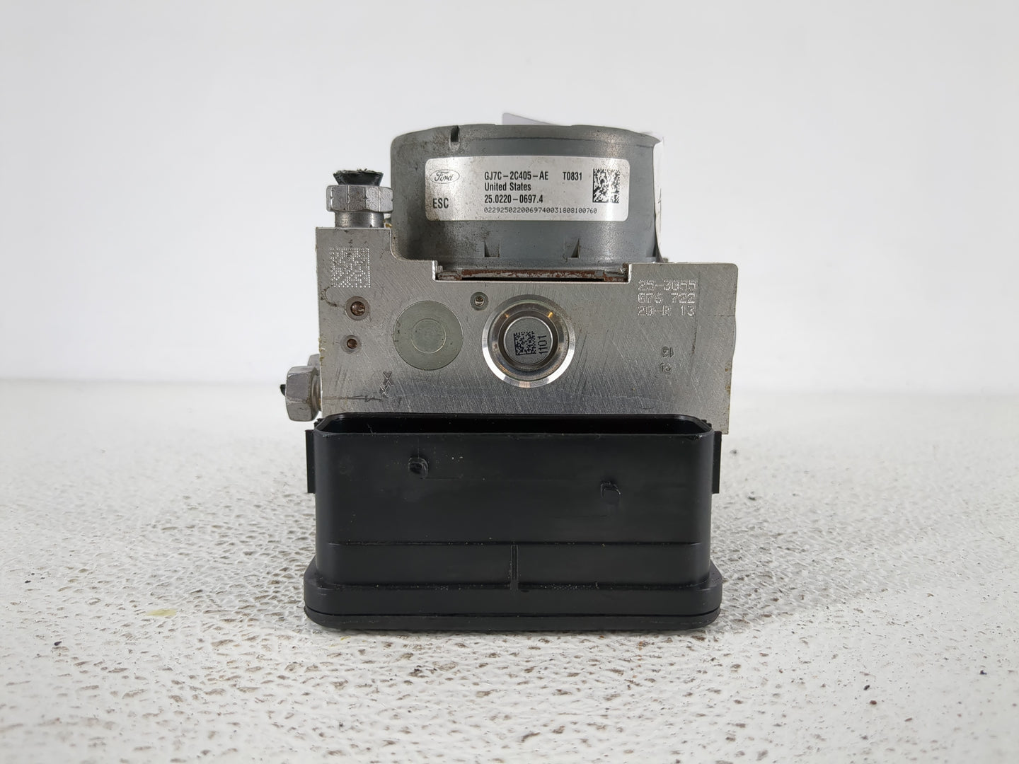 2017-2018 Lincoln Mkc ABS Pump Control Module Replacement P/N:GJ7C-2C405-AE Fits Fits 2017 2018 OEM Used Auto Parts - Oemuse