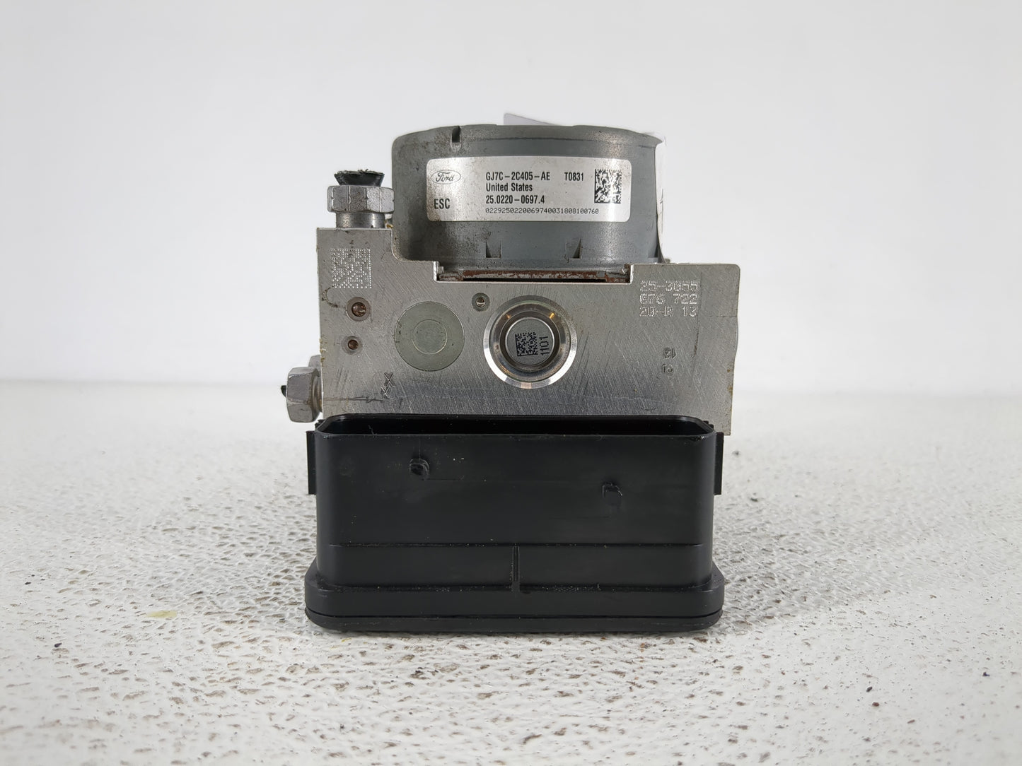 2017-2018 Lincoln Mkc ABS Pump Control Module Replacement P/N:GJ7C-2C405-AE Fits Fits 2017 2018 OEM Used Auto Parts - Oemuse