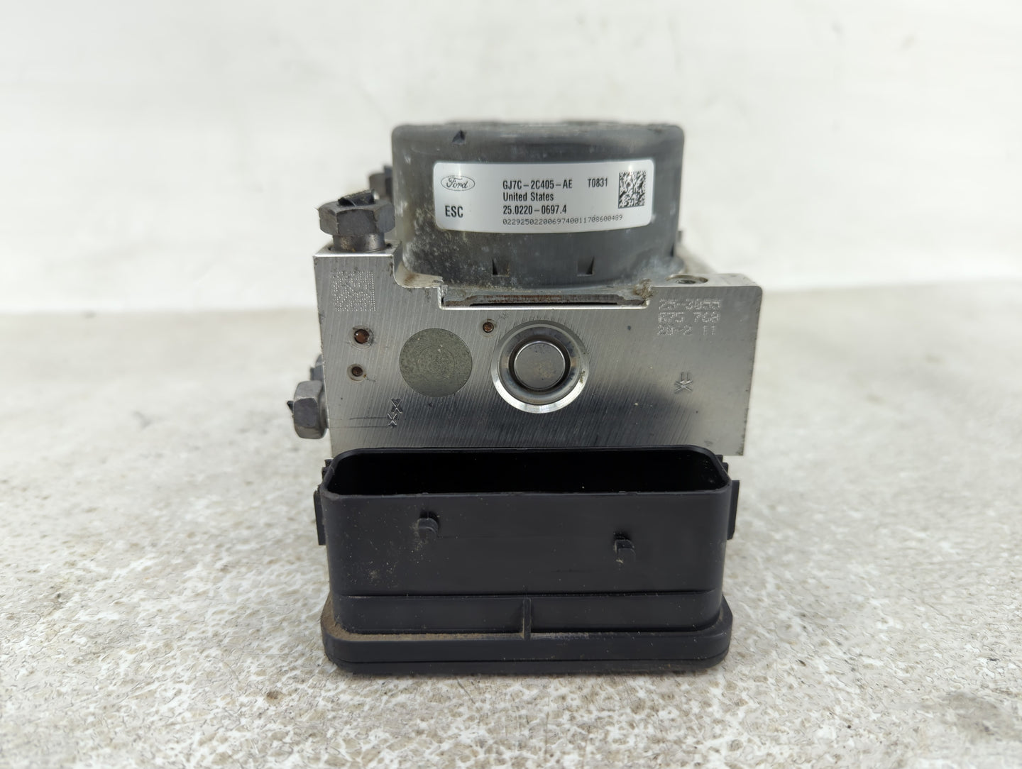 2017-2018 Lincoln Mkc ABS Pump Control Module Replacement P/N:GJ7C-2C405-AE Fits Fits 2017 2018 OEM Used Auto Parts - Oemuse