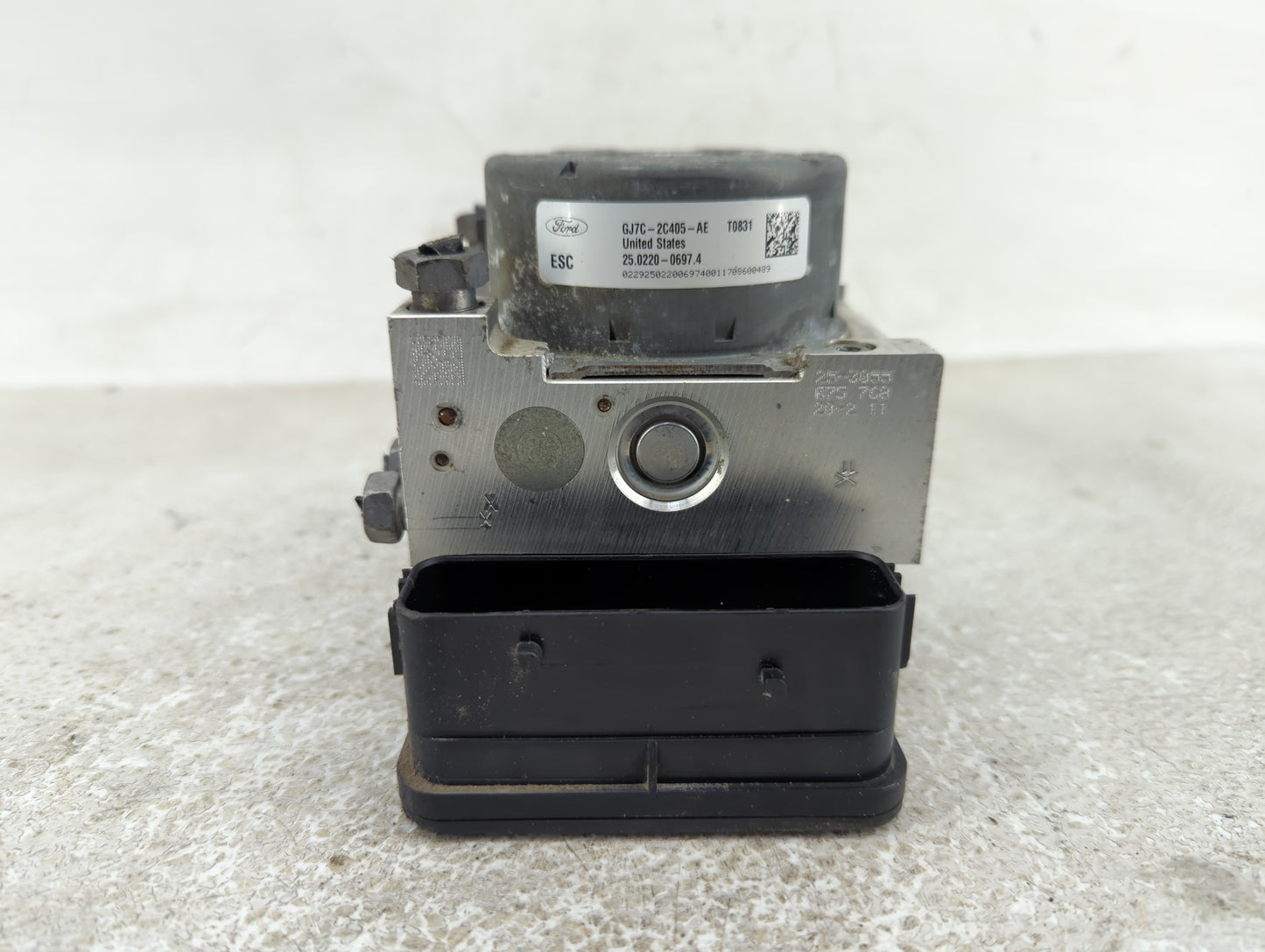 2017-2018 Lincoln Mkc ABS Pump Control Module Replacement P/N:GJ7C-2C405-AE Fits Fits 2017 2018 OEM Used Auto Parts - Oemuse
