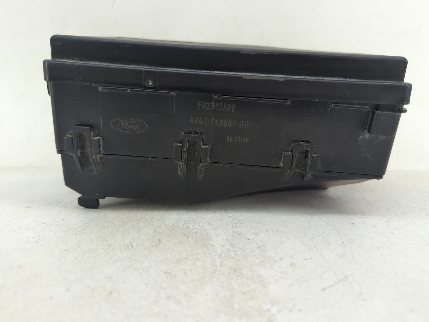 2018-2019 Lincoln Mkc Fusebox Fuse Box Panel Relay Module P/N:AV6T-14A067-AD Fits Fits 2018 2019 OEM Used Auto Parts - Oemus