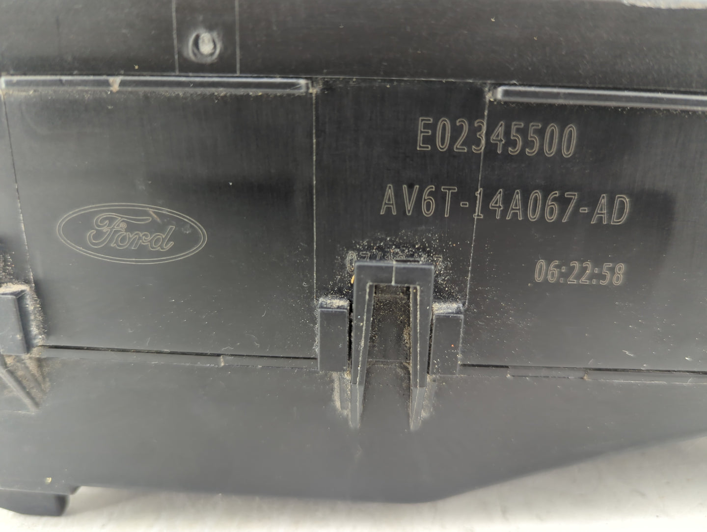 2018-2019 Lincoln Mkc Fusebox Fuse Box Panel Relay Module P/N:AV6T-14A067-AD Fits Fits 2018 2019 OEM Used Auto Parts - Oemus