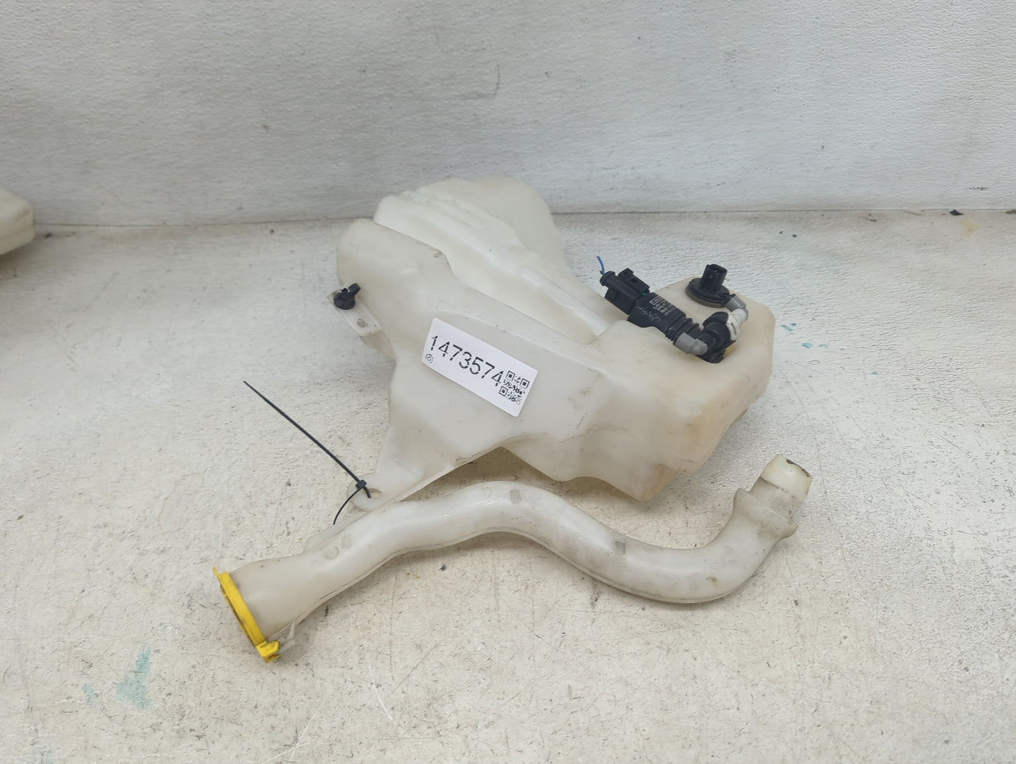 2015-2019 Lincoln Mkc Windshield Washer Fluid Reservoir Bottle Oem 1473574 - Oemusedautoparts1.com