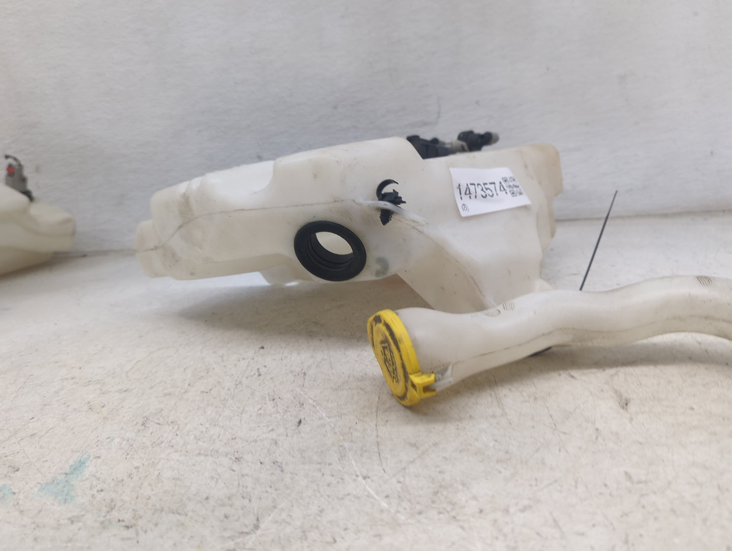 2015-2019 Lincoln Mkc Windshield Washer Fluid Reservoir Bottle Oem 1473574 - Oemusedautoparts1.com