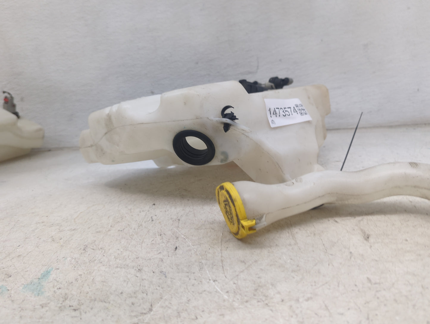 2015-2019 Lincoln Mkc Windshield Washer Fluid Reservoir Bottle Oem 1473574 - Oemusedautoparts1.com
