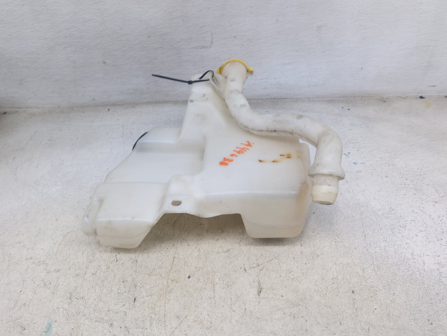2015-2019 Lincoln Mkc Windshield Washer Fluid Reservoir Bottle Oem 1473574 - Oemusedautoparts1.com