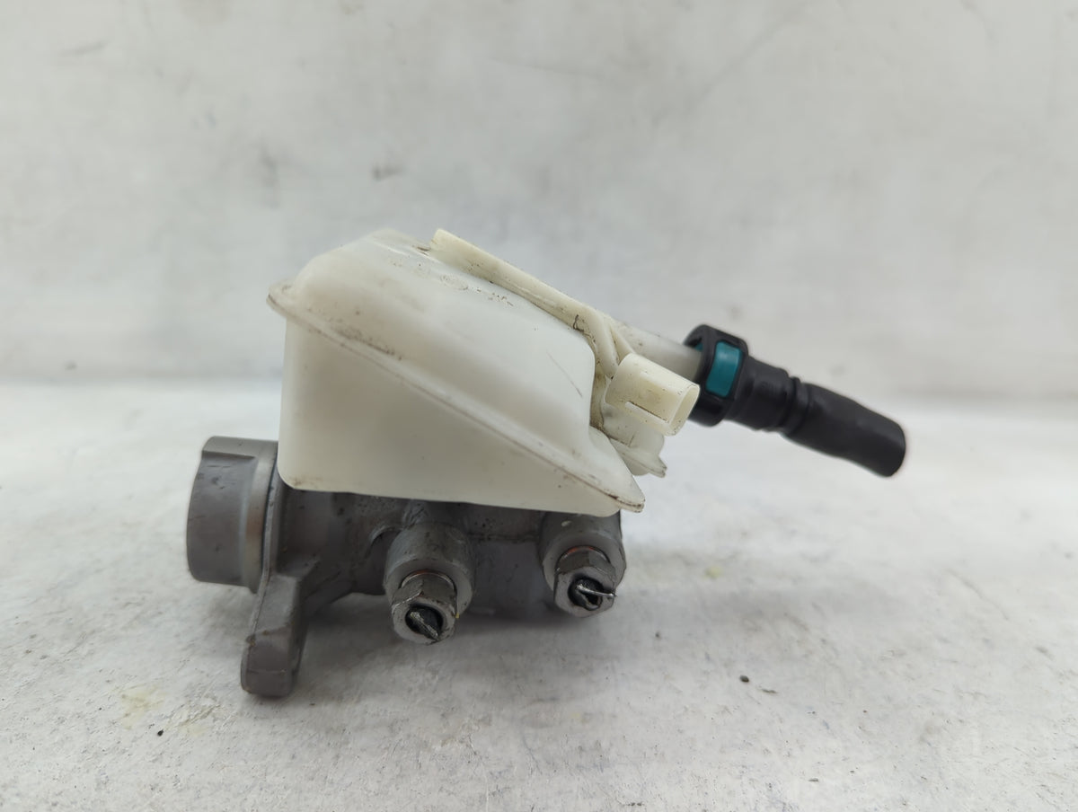 2015-2019 Lincoln Mkc Brake Master Cylinder 1498820 - Oemusedautoparts1.com