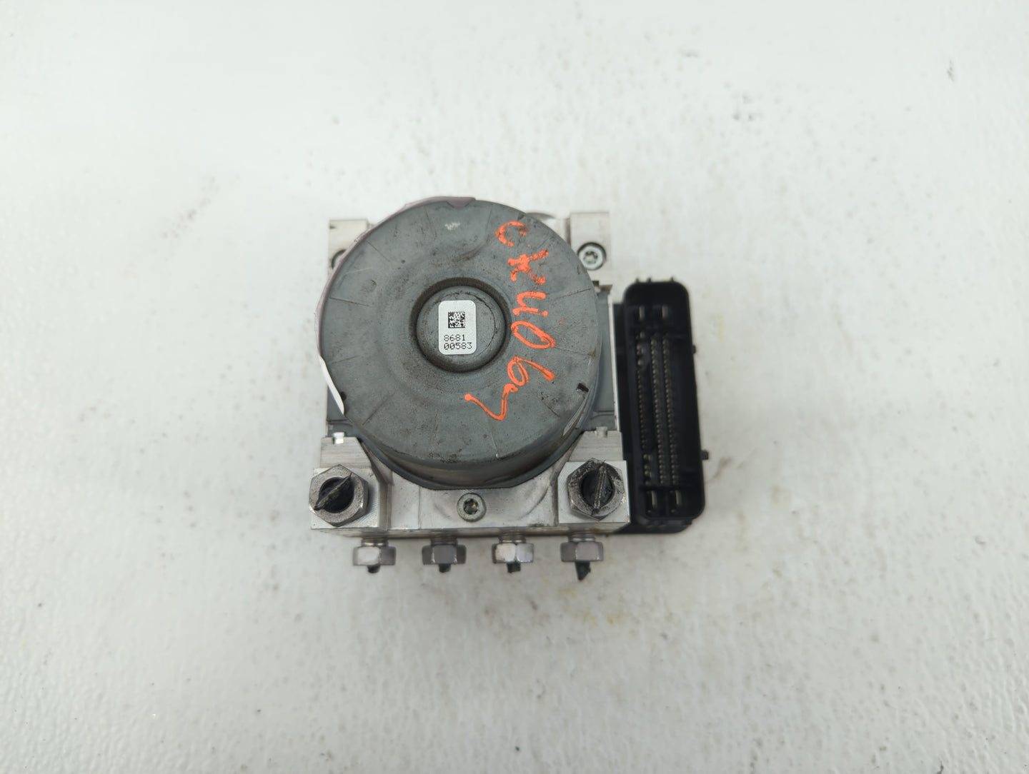 2017-2018 Lincoln Mkc ABS Pump Control Module Replacement P/N:GJ7C-2C405-AE Fits Fits 2017 2018 OEM Used Auto Parts - Oemuse