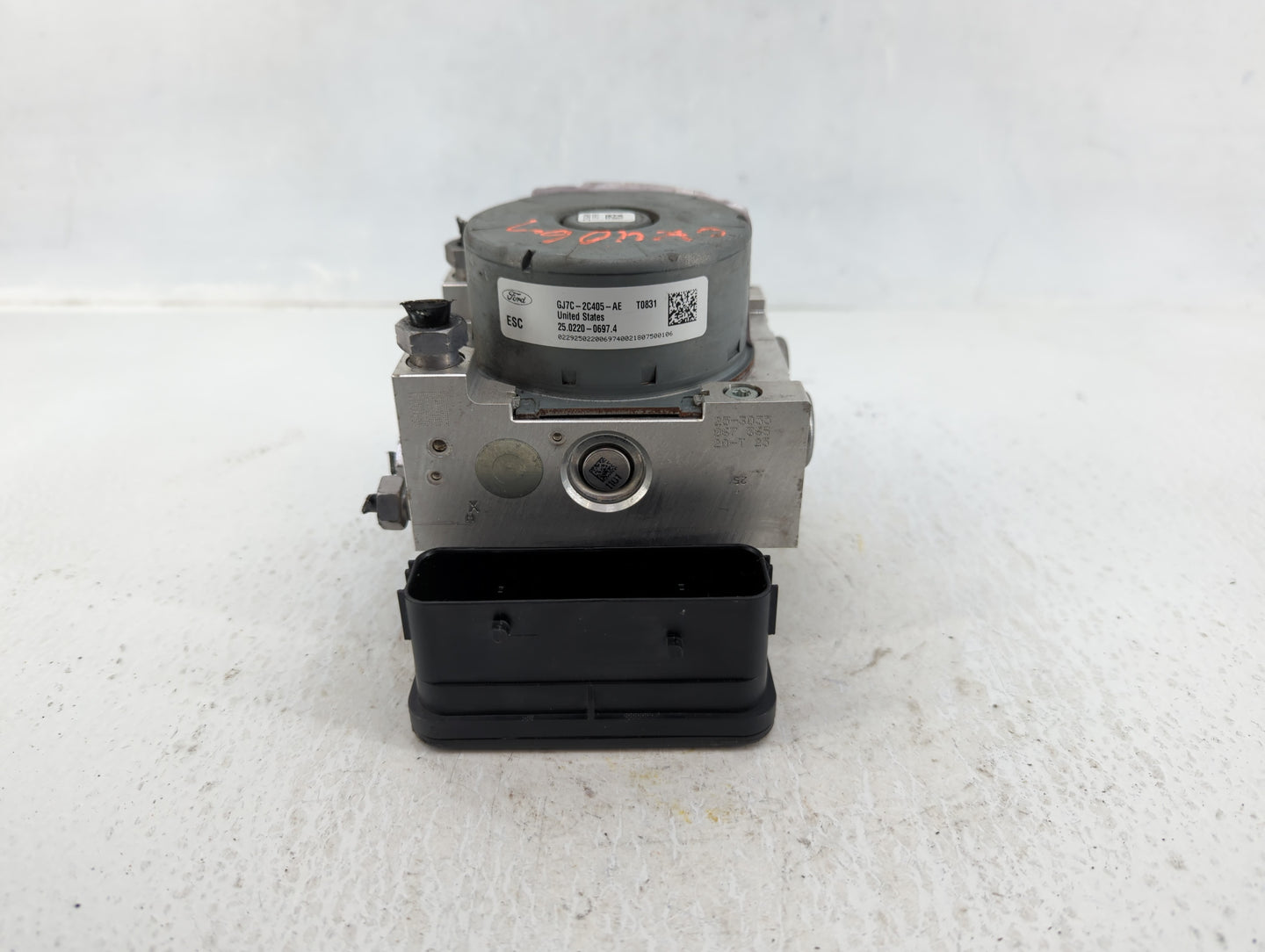 2017-2018 Lincoln Mkc ABS Pump Control Module Replacement P/N:GJ7C-2C405-AE Fits Fits 2017 2018 OEM Used Auto Parts - Oemuse