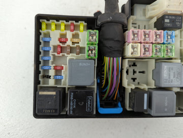 2018-2019 Lincoln Mkc Fusebox Fuse Box Panel Relay Module P/N:AV6T-14A067-AD Fits Fits 2018 2019 OEM Used Auto Parts