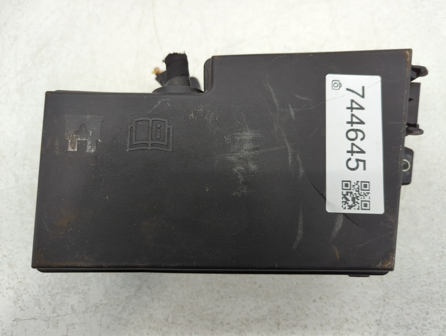 2018-2019 Lincoln Mkc Fusebox Fuse Box Panel Relay Module P/N:GJ7T-14A076-BA 19648 000 001, 21090 000 0001 Fits Fits 2018 20