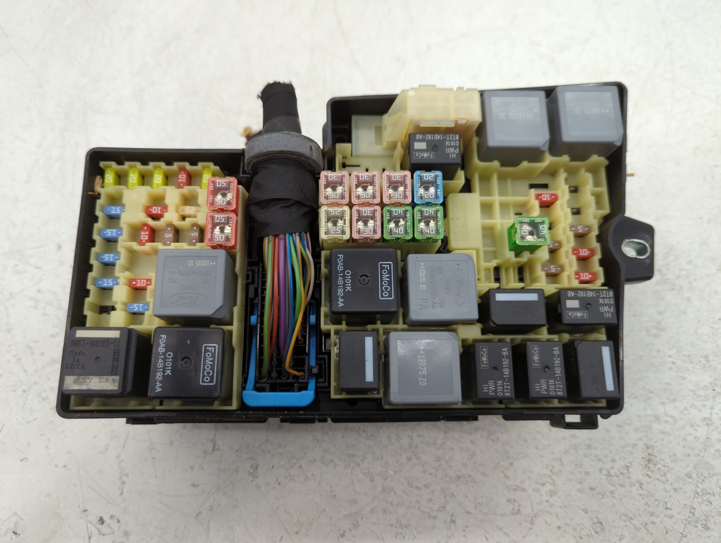 2018-2019 Lincoln Mkc Fusebox Fuse Box Panel Relay Module P/N:GJ7T-14A076-BA 19648 000 001, 21090 000 0001 Fits Fits 2018 20