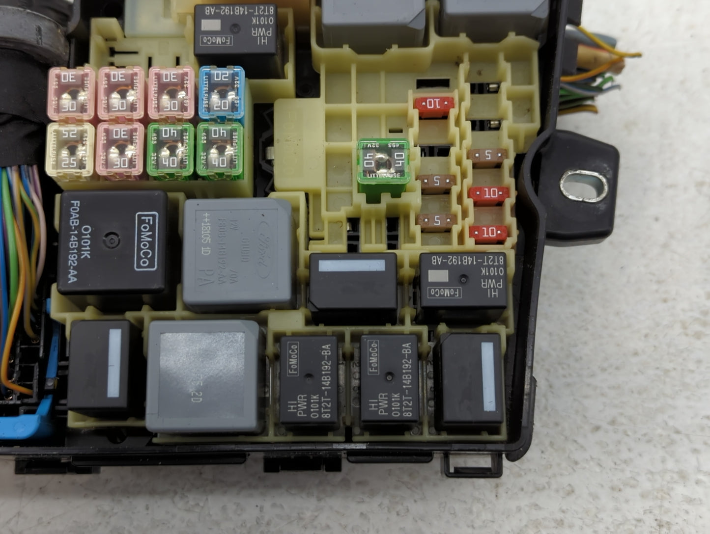 2018-2019 Lincoln Mkc Fusebox Fuse Box Panel Relay Module P/N:GJ7T-14A076-BA 19648 000 001, 21090 000 0001 Fits Fits 2018 20