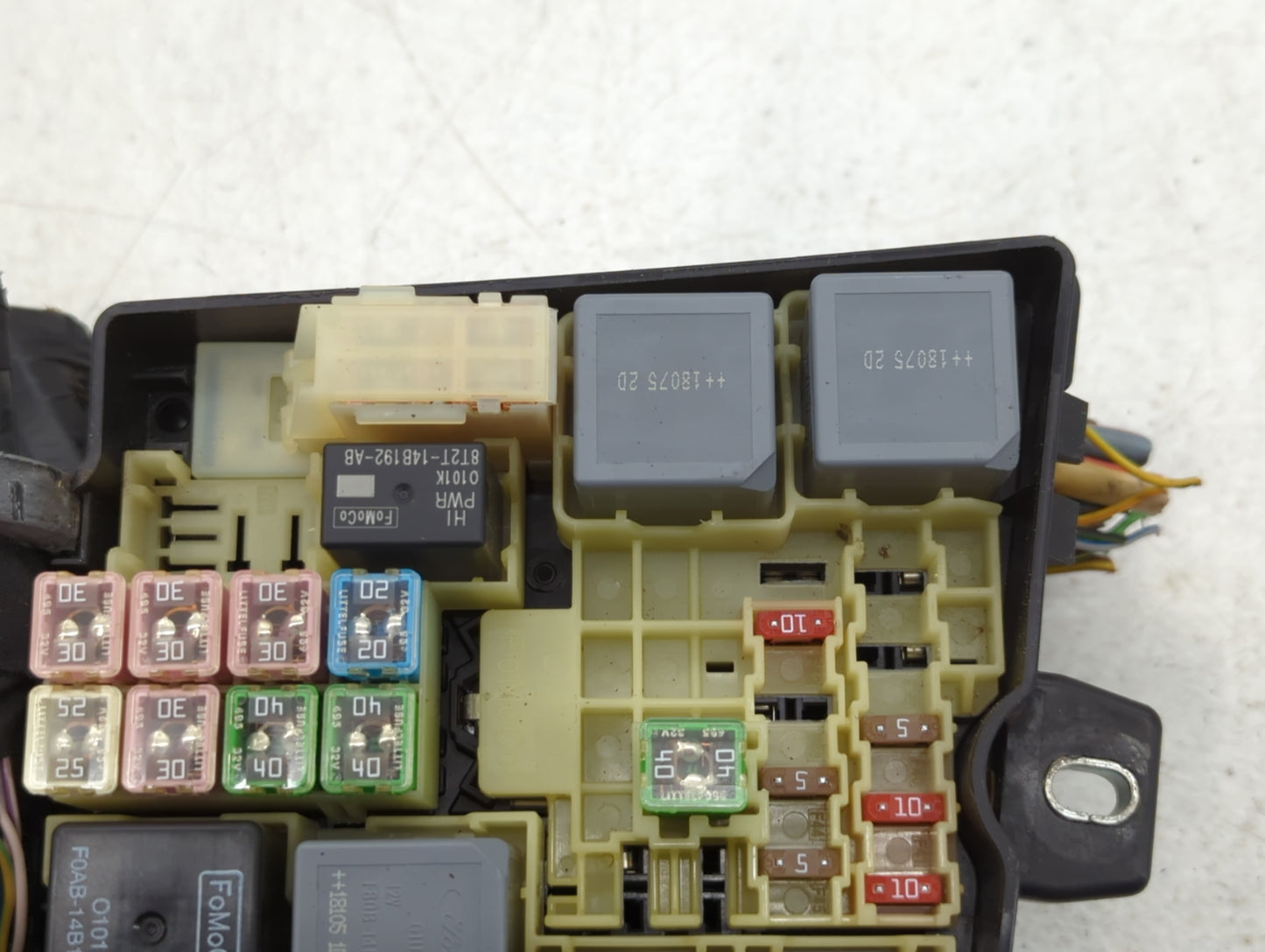 2018-2019 Lincoln Mkc Fusebox Fuse Box Panel Relay Module P/N:GJ7T-14A076-BA 19648 000 001, 21090 000 0001 Fits Fits 2018 20