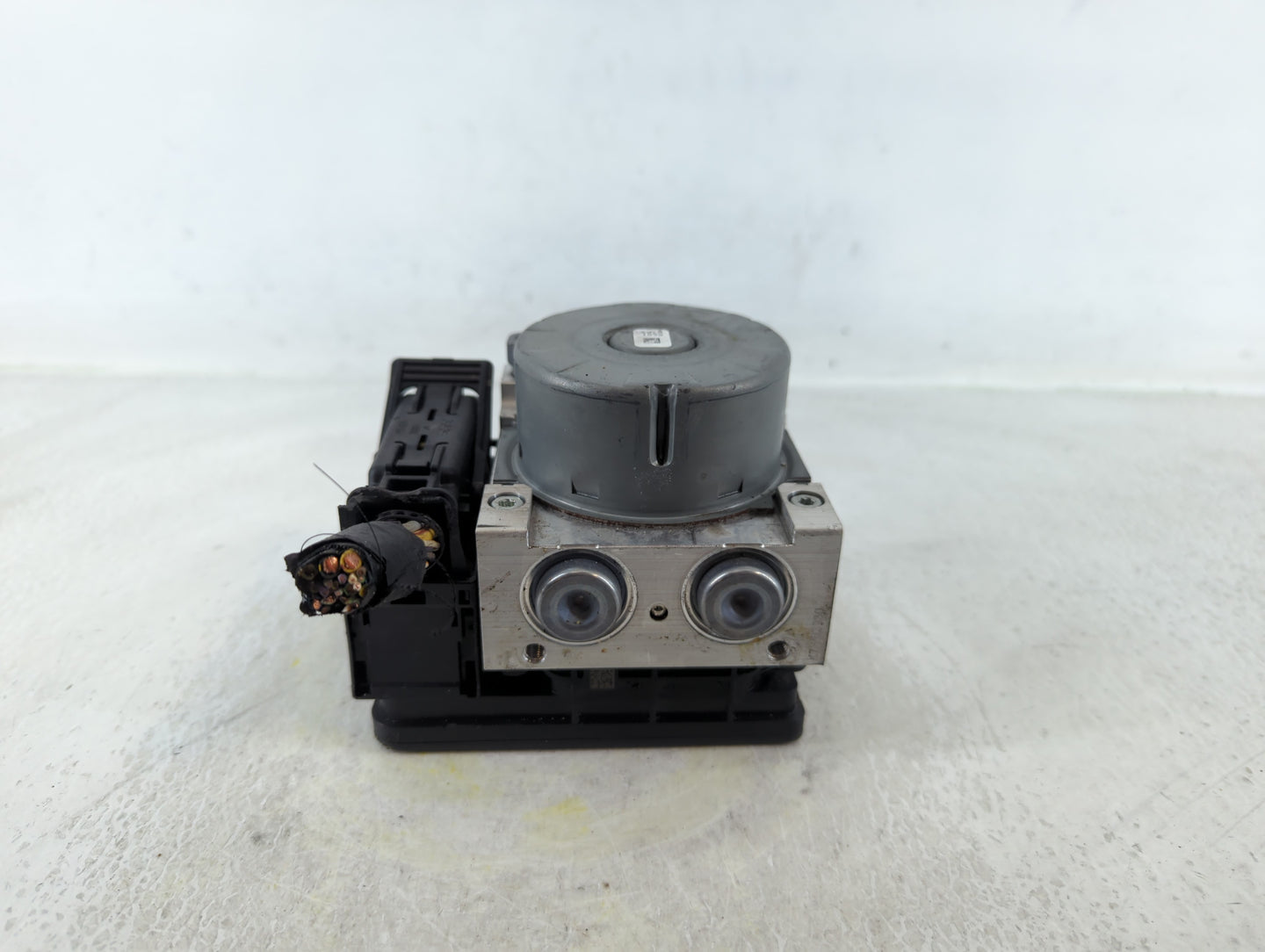 2016-2018 Lincoln Mkx ABS Pump Control Module Replacement P/N:F2GC-2C405-AK Fits Fits 2015 2016 2017 2018 OEM Used Auto Part