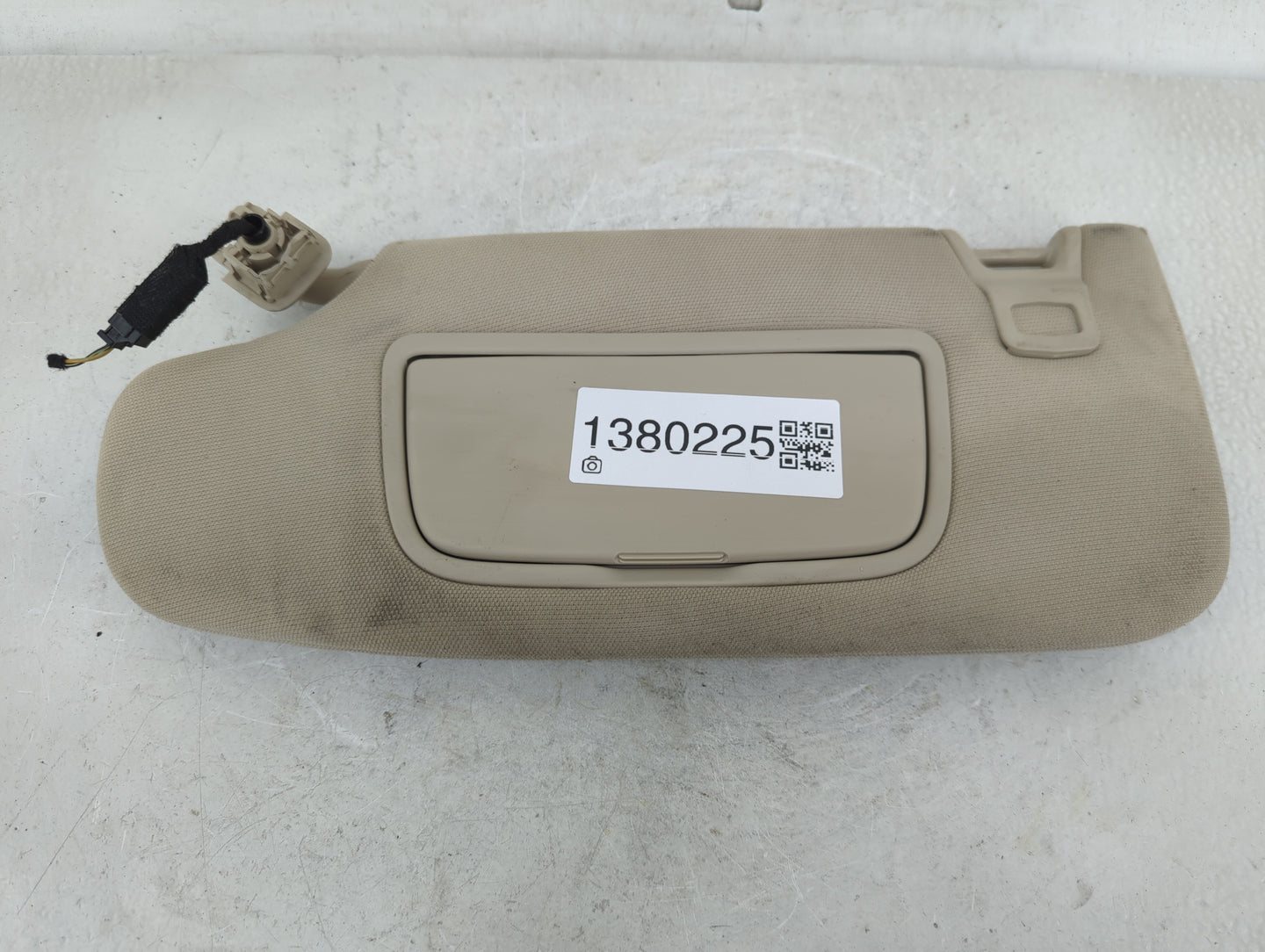 2018 Lincoln Mkz Sun Visor Shade Replacement Driver Left Mirror Fits OEM Used Auto Parts - Oemusedautoparts1.com