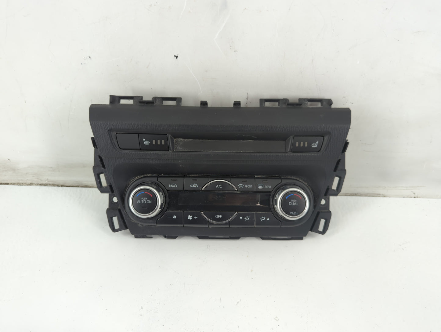 2017-2018 Mazda 3 Climate Control Module Temperature AC/Heater Replacement P/N:K4000 8I14C Fits Fits 2017 2018 OEM Used Auto