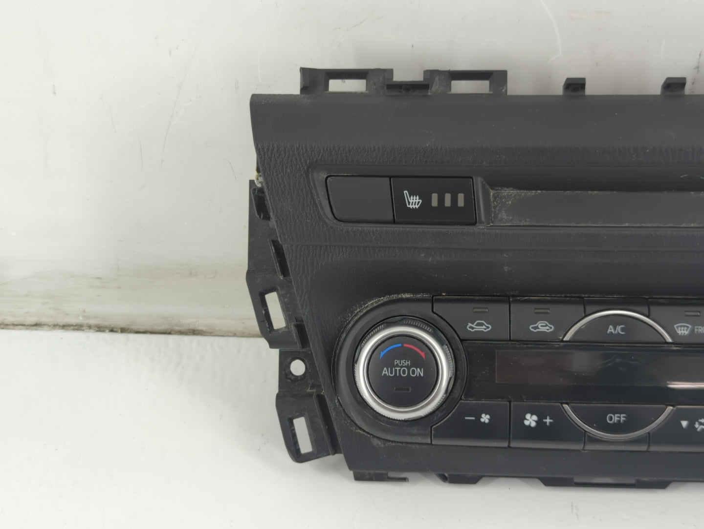 2017-2018 Mazda 3 Climate Control Module Temperature AC/Heater Replacement P/N:K4000 8I14C Fits Fits 2017 2018 OEM Used Auto