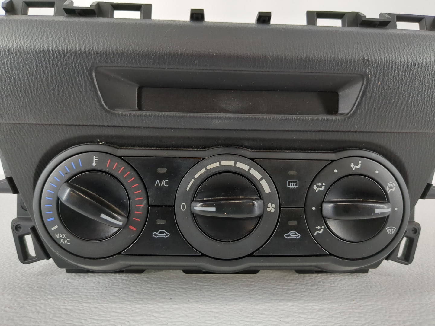 2017-2018 Mazda 3 Climate Control Module Temperature AC/Heater Replacement P/N:0621191 Fits Fits 2017 2018 OEM Used Auto Par