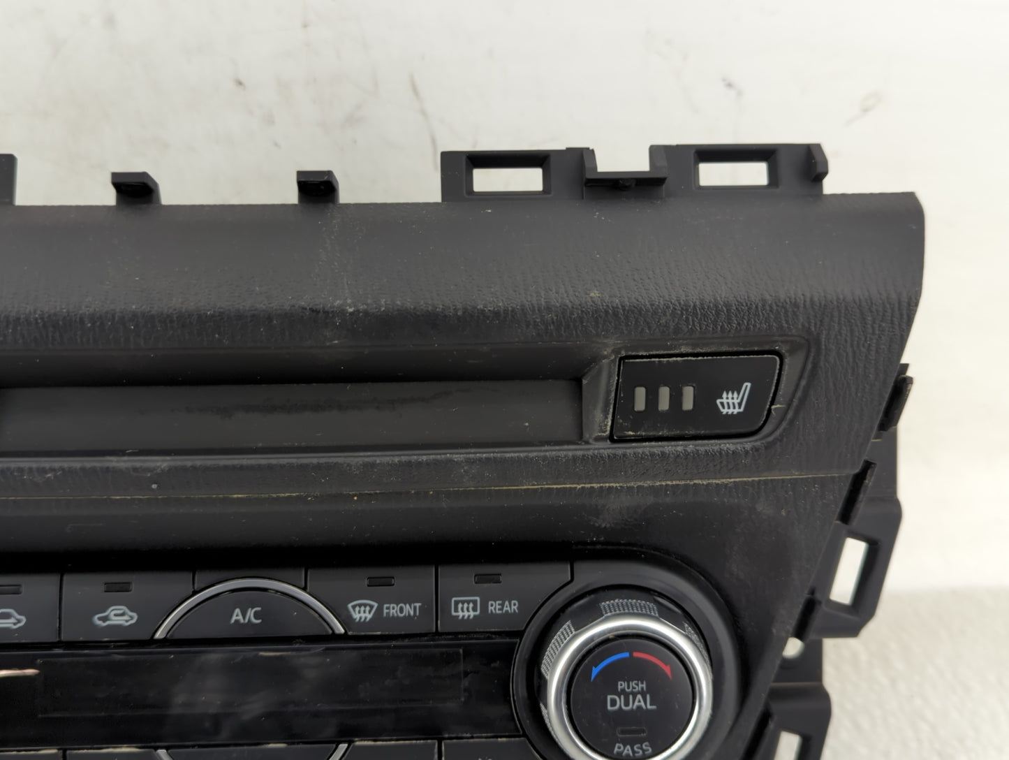 2017-2018 Mazda 3 Climate Control Module Temperature AC/Heater Replacement P/N:B62V 61 190 B Fits Fits 2017 2018 OEM Used Au